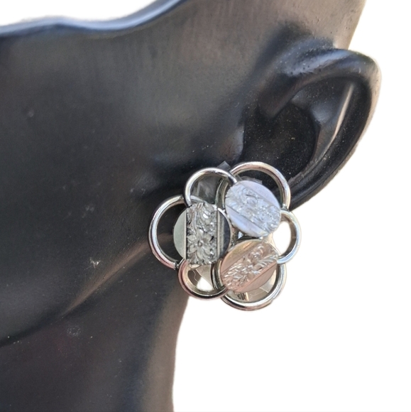 Vintage 1959 Sarah Coventry "Young and Gay" Floral Cluster Clip-On Earrings - Picture 1 of 6